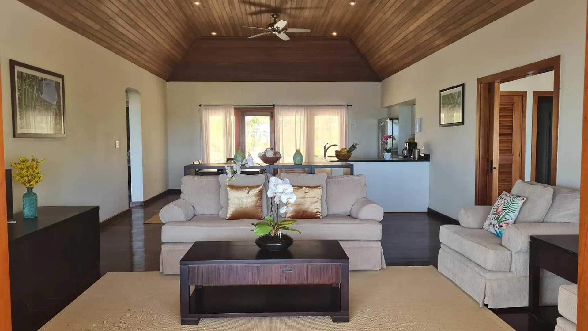 Beautiful 2 Bedroom Beach House - Nonsuch Bay Gaynors