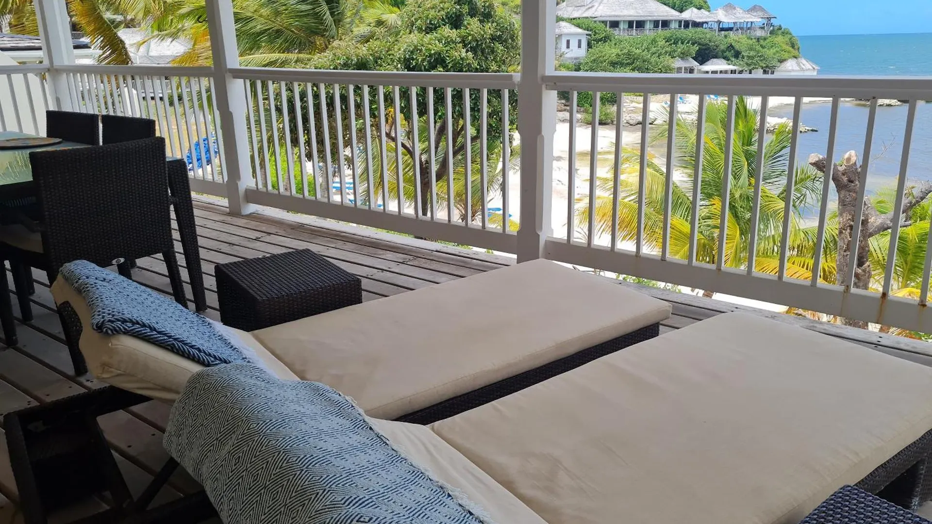 Villa Beautiful 2 Bedroom Beach House - Nonsuch Bay