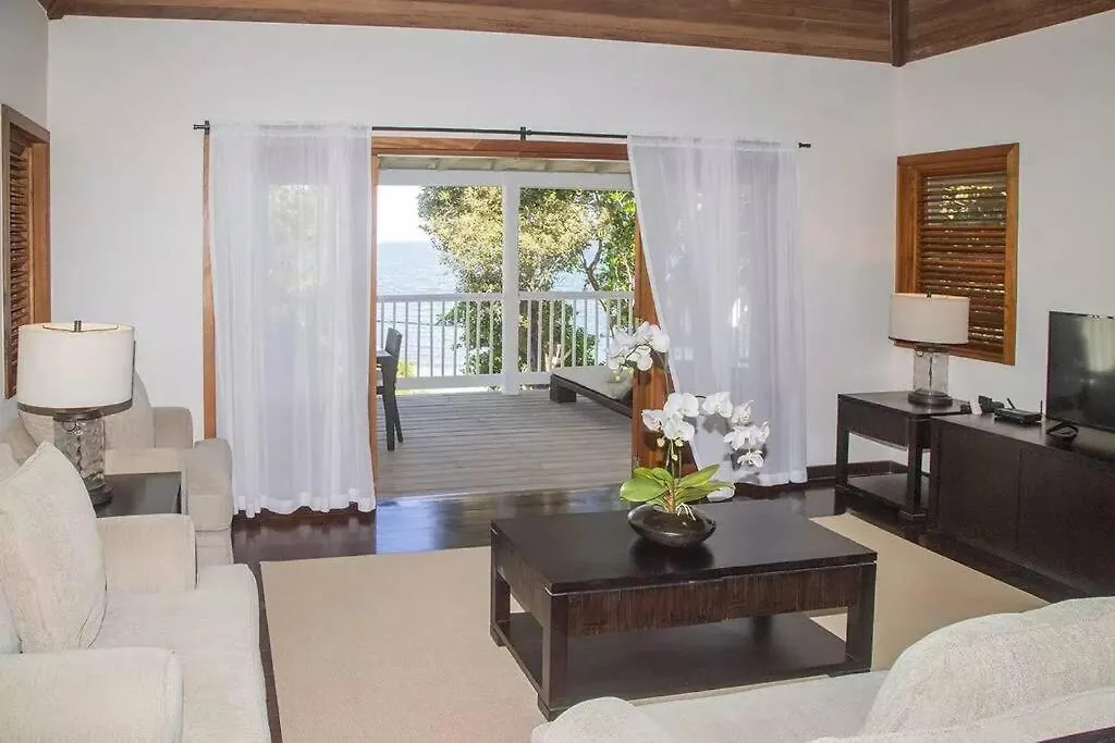 Idyllic 2 Bedroom Beach House - The Hideaway Gaynors Villa
